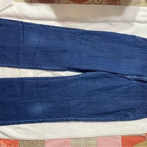Vintage 90s Lee blue denim jeans with seam running down leg. Size 6(I think)